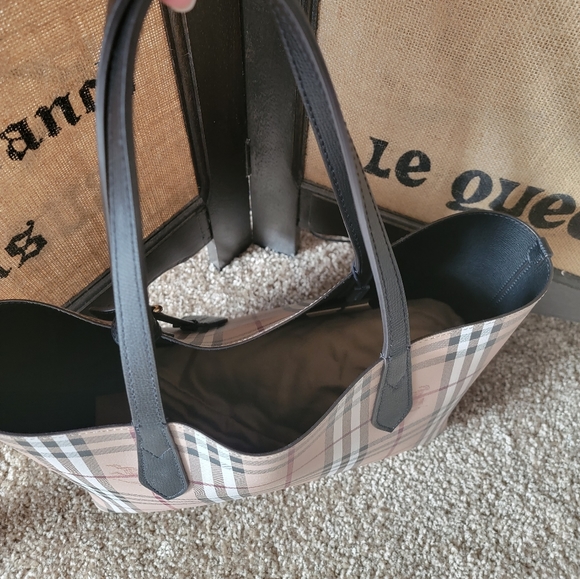 Burberry medium tote - Picture 4 of 16